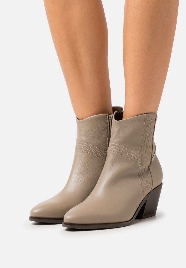 Chino Gabor Classic Ankle Boots