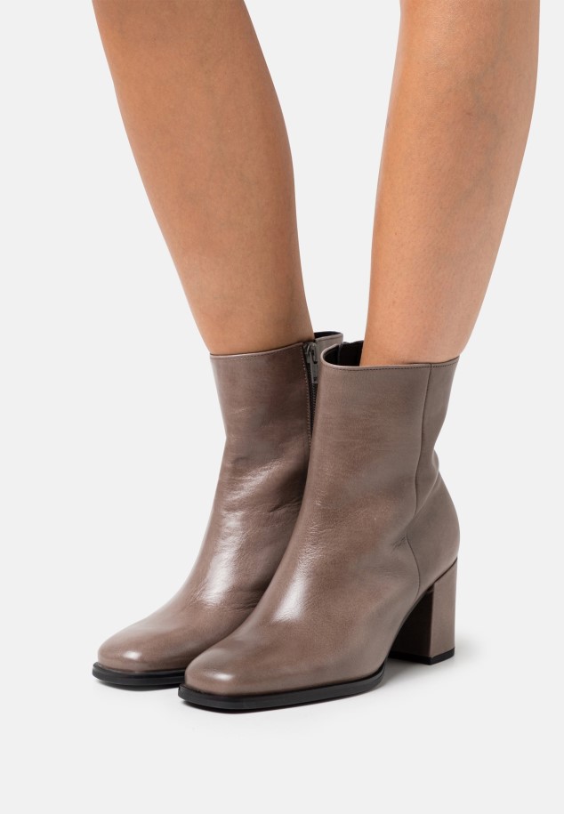 Beige Gabor Classic Ankle Boots