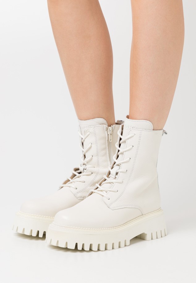 Lace-Up Boots Panna Gabor