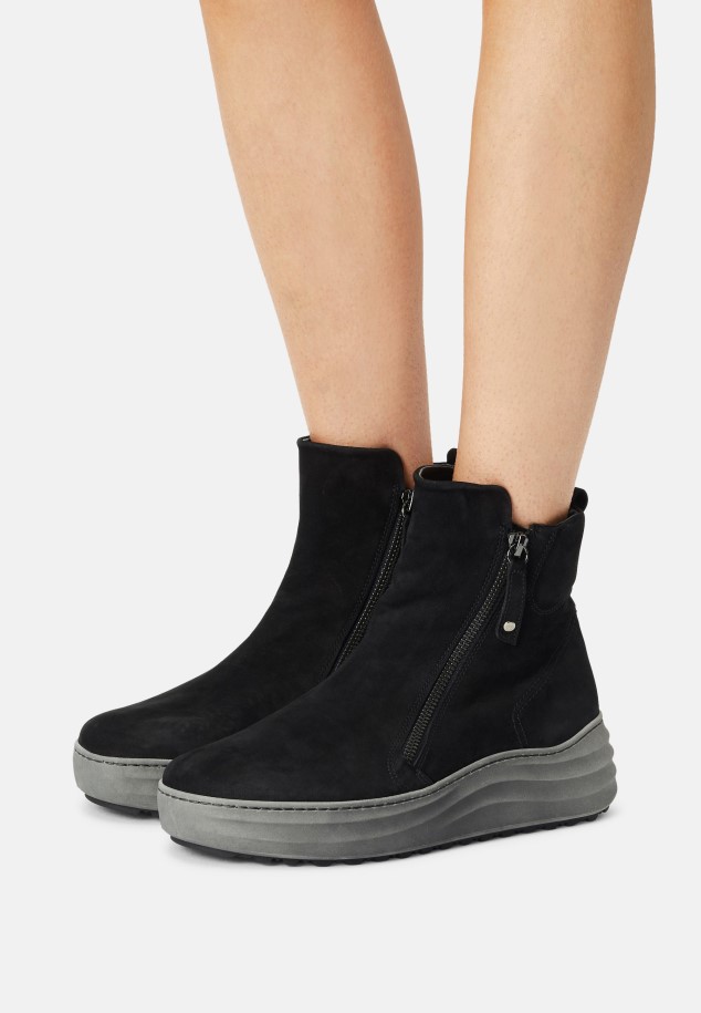 Pepper Gabor Lace-Up Ankle Boots