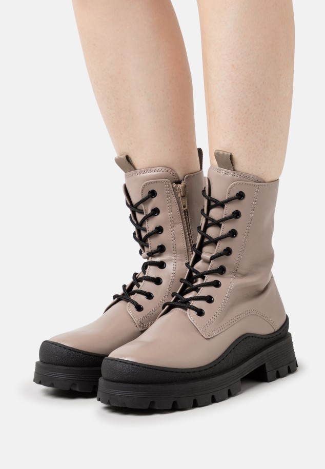 Platform Boots Black/White Gabor