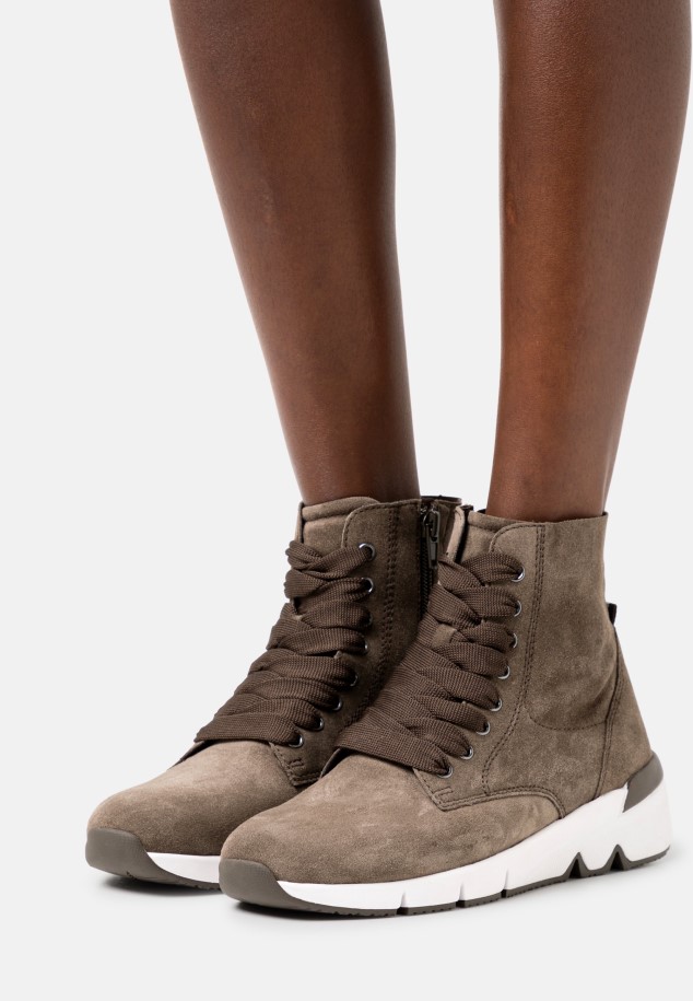 Platform Boots Black/White Gabor