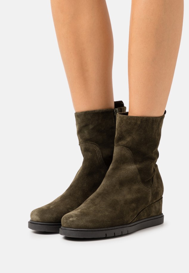 Gabor Black Lace-Up Ankle Boots