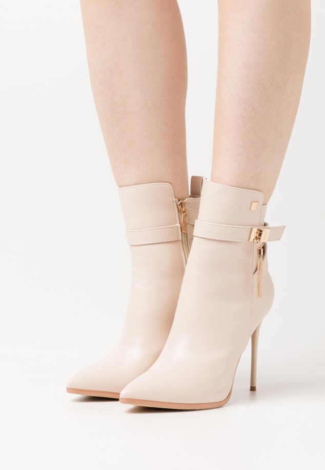 Ivory Gabor Classic Heels