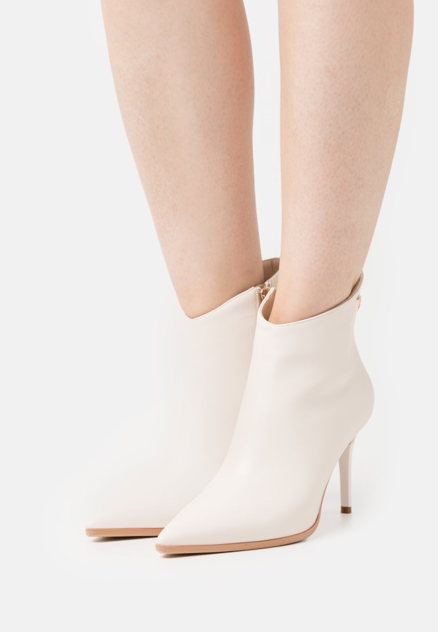 Ivory Gabor Classic Heels
