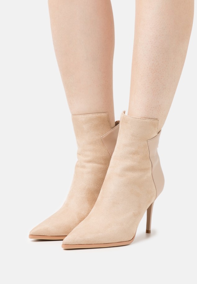 Ivory Gabor Classic Heels